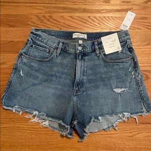 Abercrombie & Fitch- curve love the cut off short